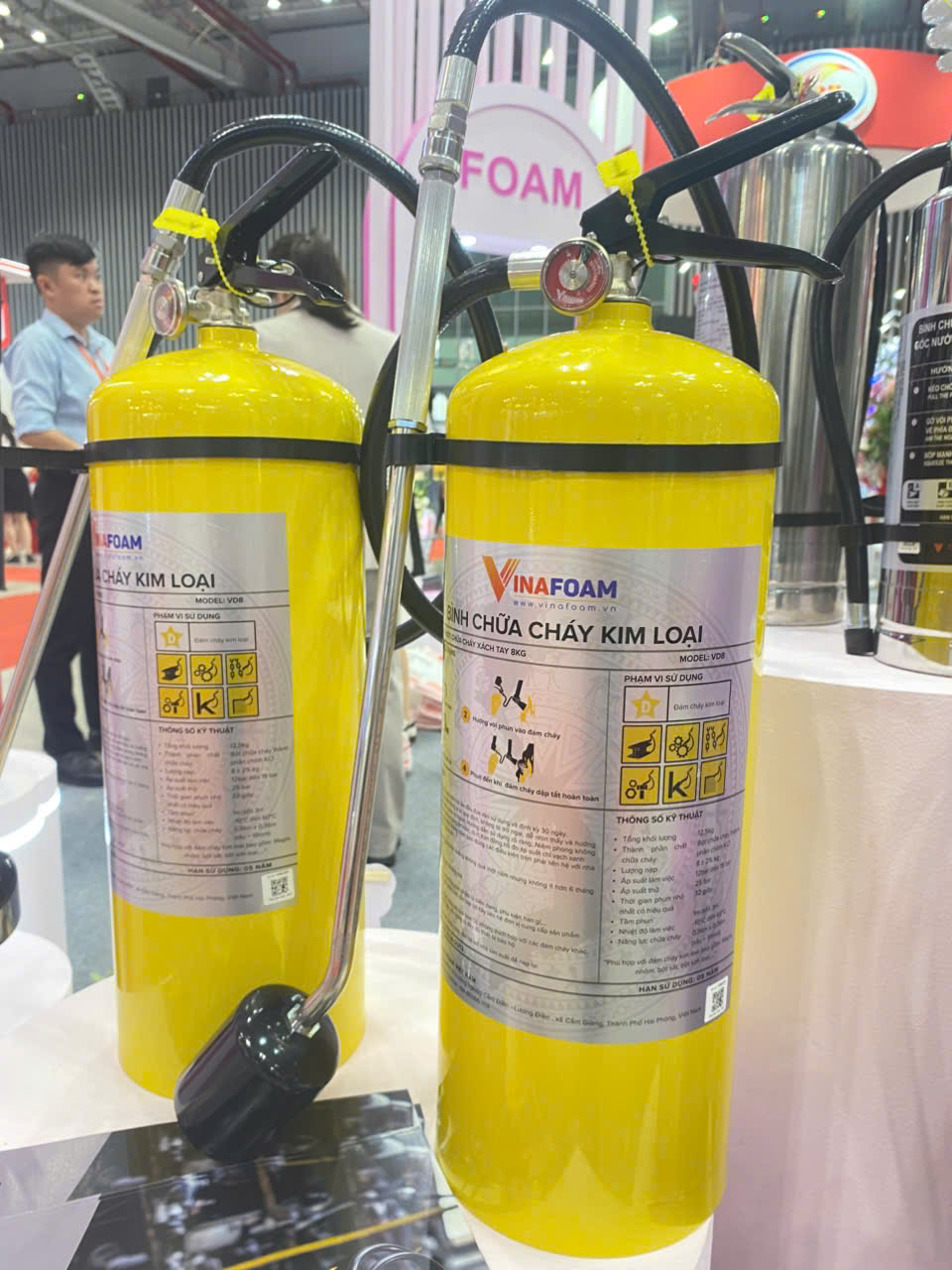 Bình chữa cháy loại D kim loại Vinafoam 8kg KCl Bình chữa cháy loại D kim loại Vinafoam 8kg KCl thuc te